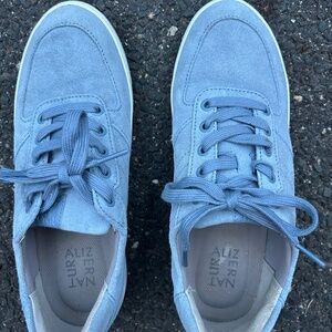 Naturalizers sky blue leather sneaker. Super comfortable. Very light use. Women’